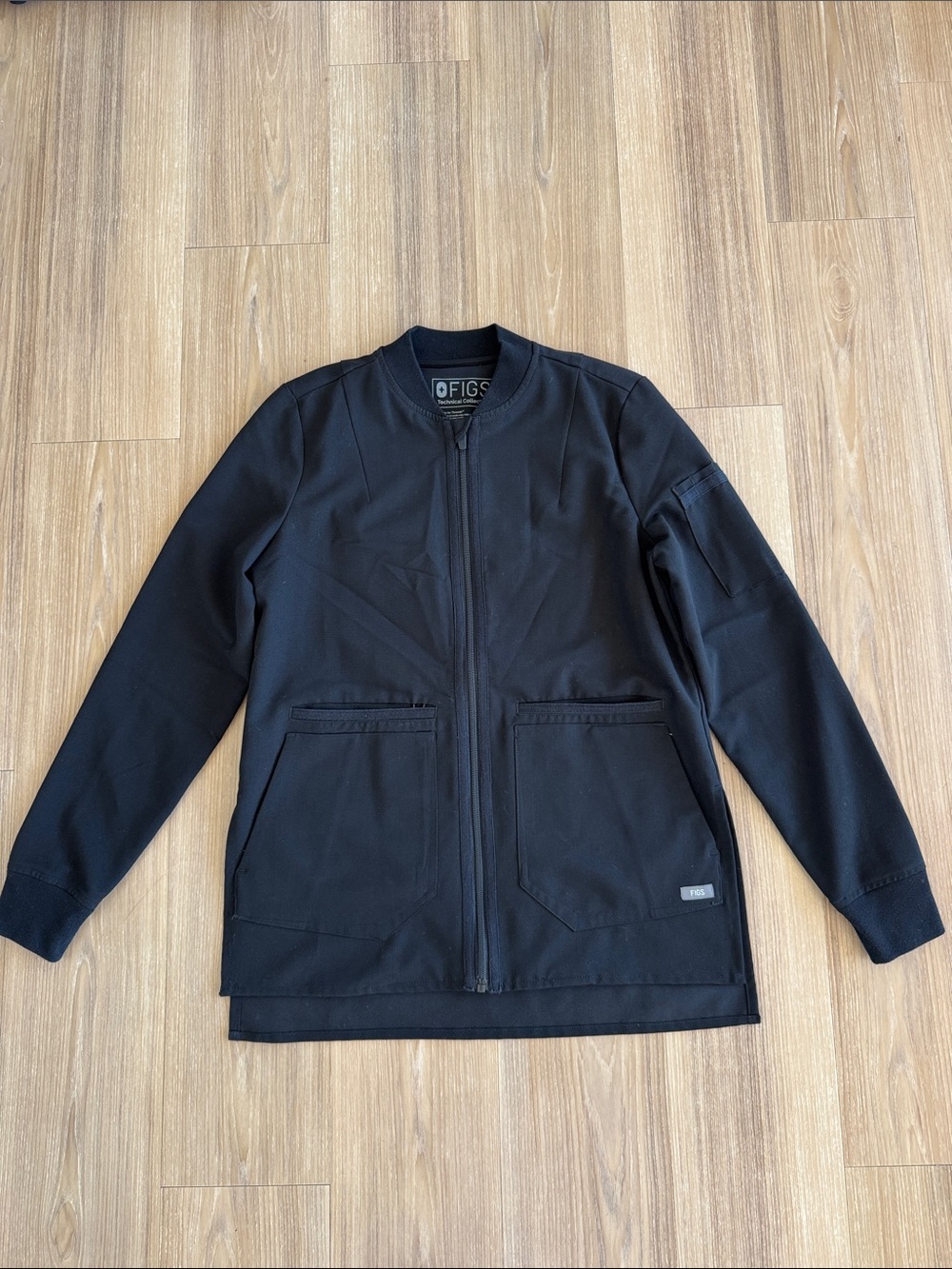 FIGS Women’s Black Bellery Scrub Jacket